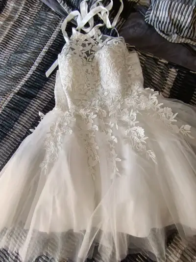 Vestido de novia con encaje - miniatura 1