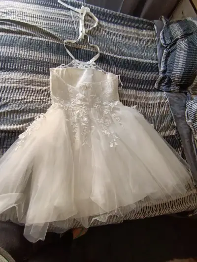 Vestido de novia con encaje - miniatura 3