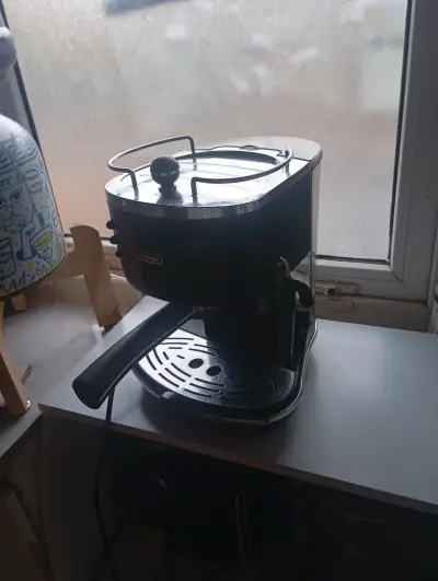 Cafetera espresso DeLonghi - miniatura 3