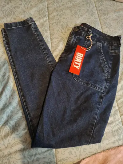 Jeans azul con etiqueta - miniatura 2