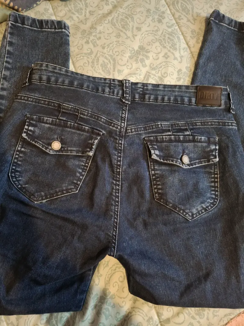 Jeans azul con etiqueta - 3