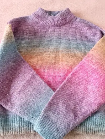 Suéter multicolor de lana y suéter blanco con negr - miniatura 1
