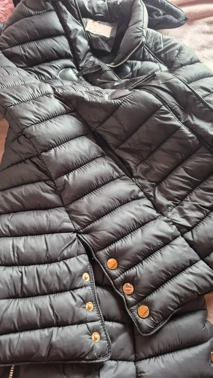 Chaqueta acolchada negra con gorro desmontable - 5