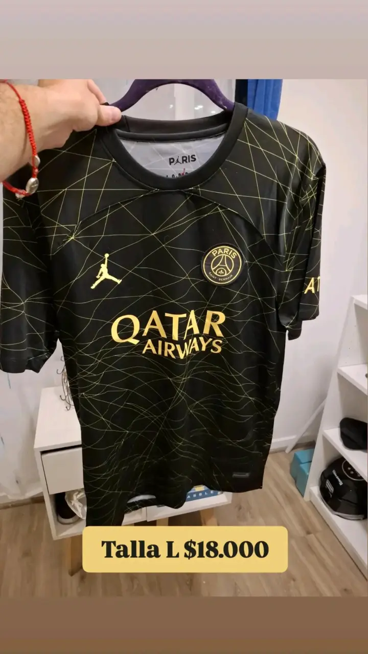 Camiseta PSG negra y dorada - 6