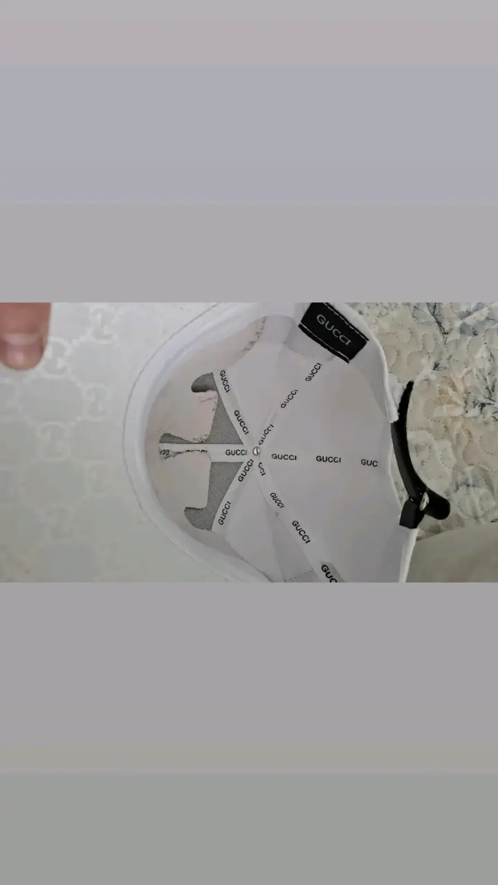 Gorra blanca con diseño texturizado - 4