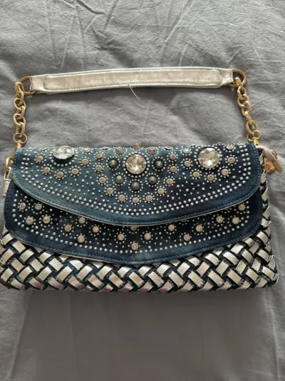 Cartera con tachas y piedras - miniatura 1