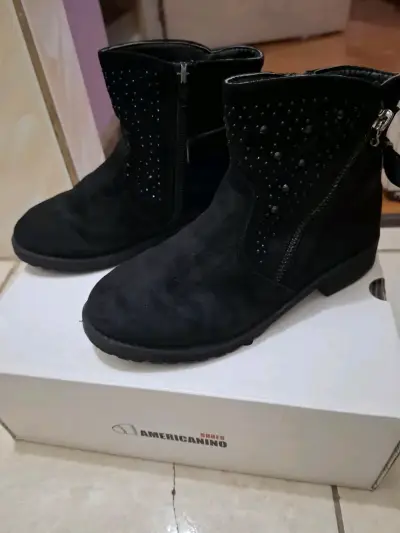 Botas negras con tachuelas - miniatura 1