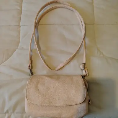 Cartera rosada con correa larga - miniatura 1