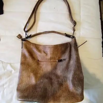 Cartera gande, con detalles de colores y texturas - miniatura 2