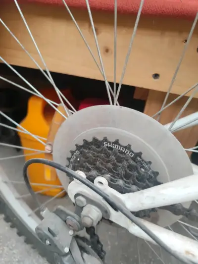 Bicicleta con canasto blanco marca Oxford aro 24 - miniatura 3