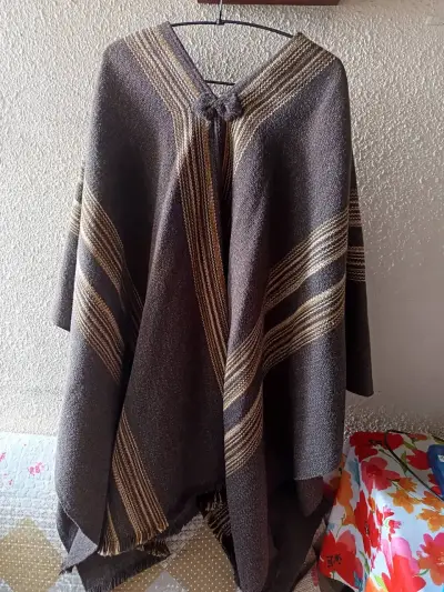 Poncho típico chileno Liso color marrón - miniatura 1