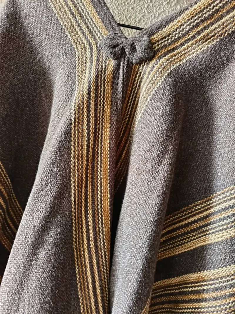 Poncho típico chileno Liso color marrón - 2