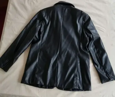 Blazer negro de cuero sintético - miniatura 4