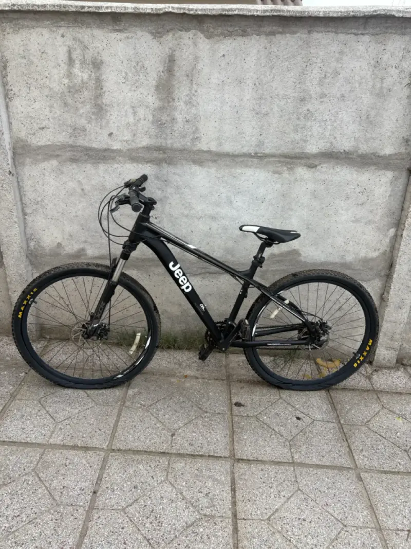 Bicicleta montaña negra Jeep - 2