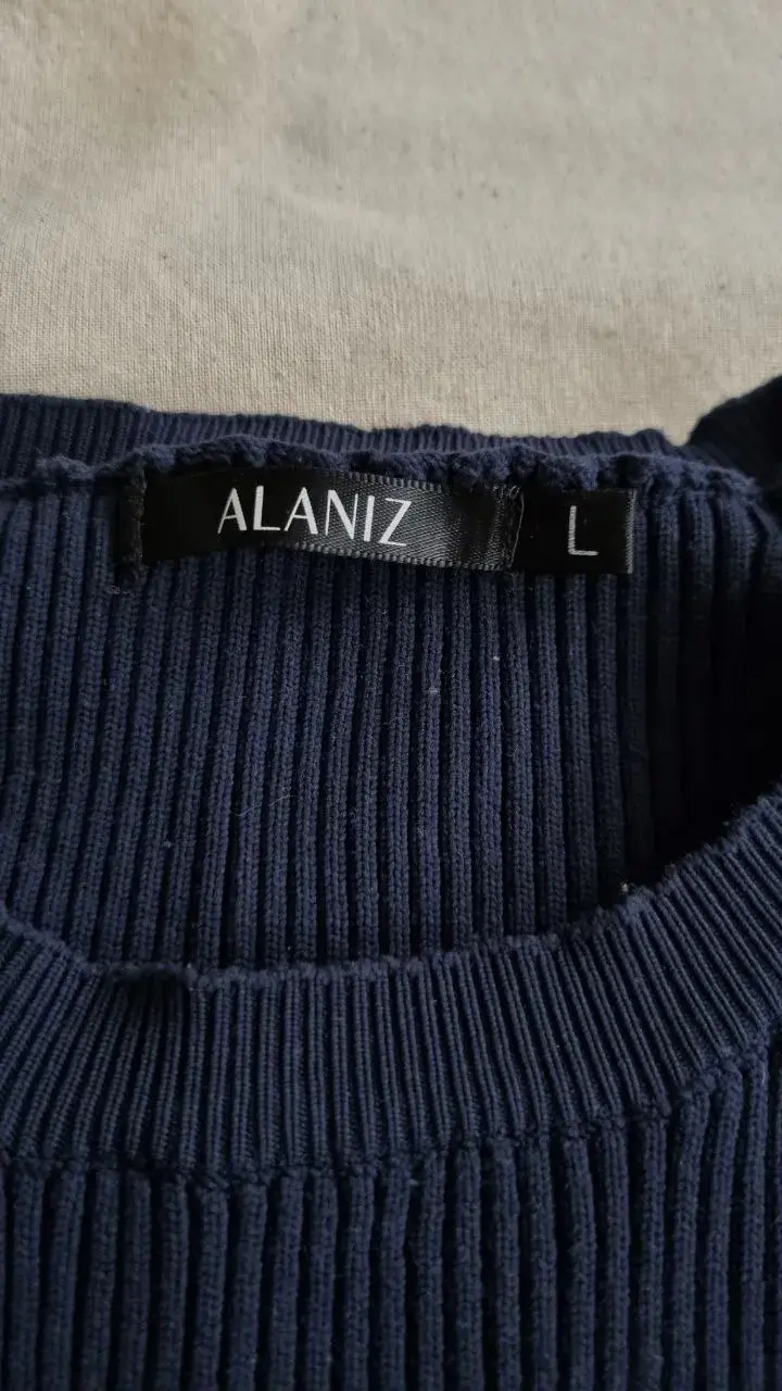 Suéter azul con detalles verdes Alaniz - 2