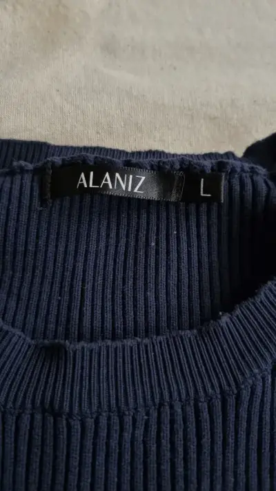 Suéter azul con detalles verdes Alaniz - miniatura 2