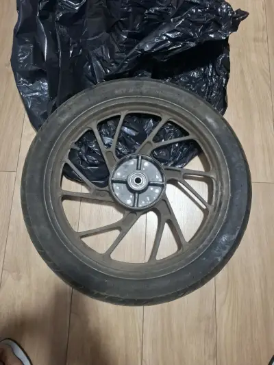 Rueda de repuesto para moto Twister 125 - miniatura 1