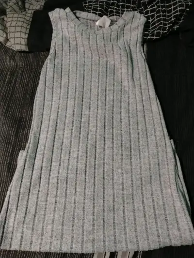 Vestido sin mangas gris - miniatura 1