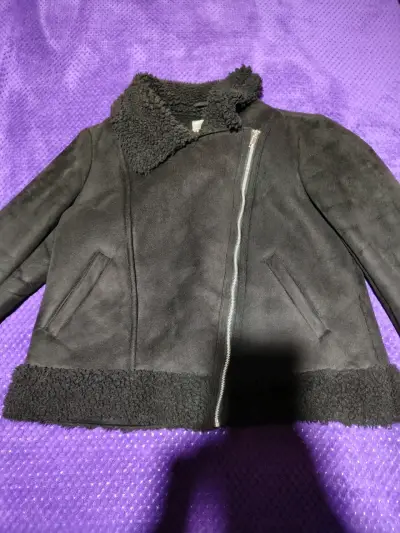 Chaqueta negra con forro polar - miniatura 1
