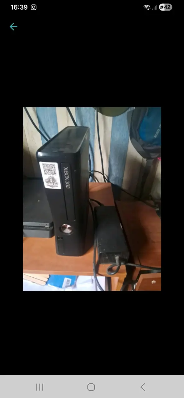 Consola Xbox 360 con adaptador - 1
