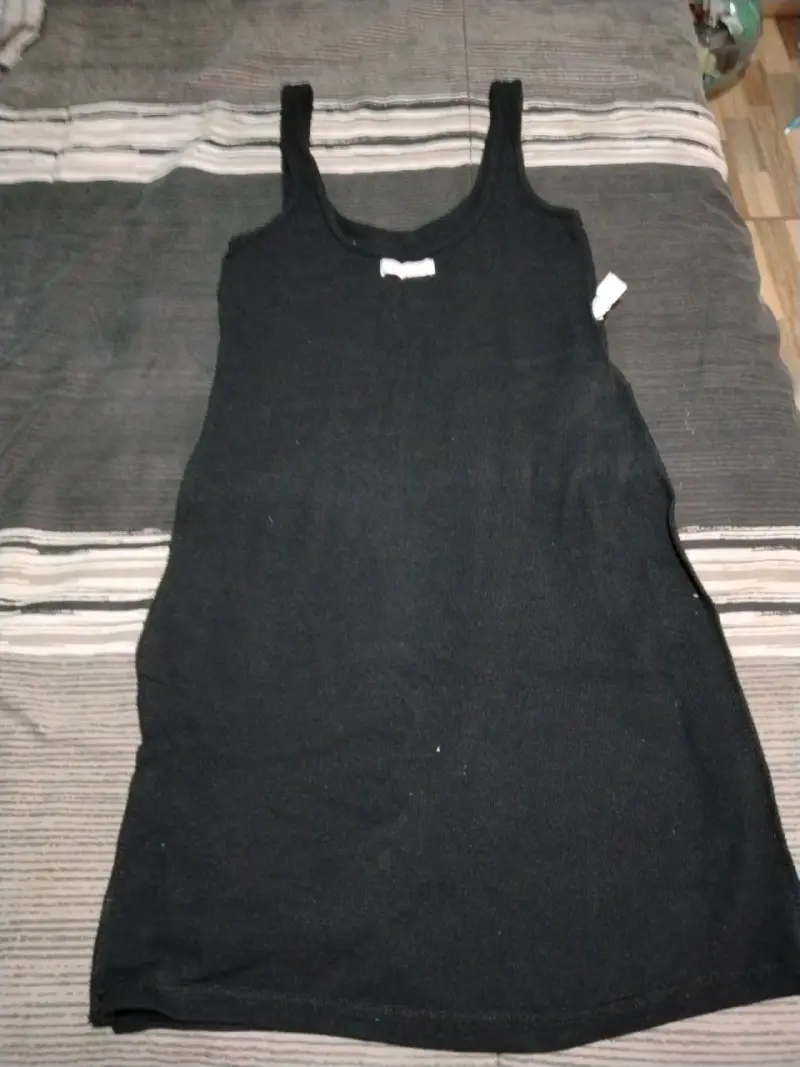 Polera negra sin mangas - 1