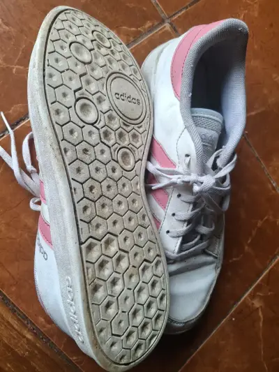 Zapatillas Adidas blancas y rosas - miniatura 2