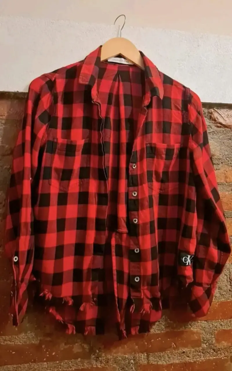 Camisa a cuadros roja y negra - 1