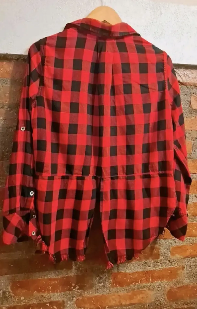 Camisa a cuadros roja y negra - 4