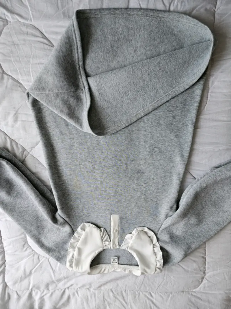Vestido gris con cuello blanco - 4