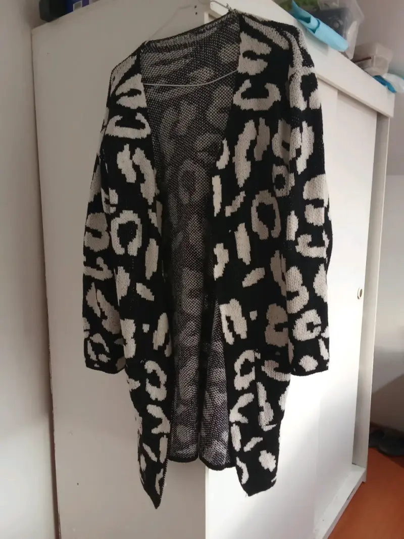 Chaqueta larga estampada azul y negra - 5