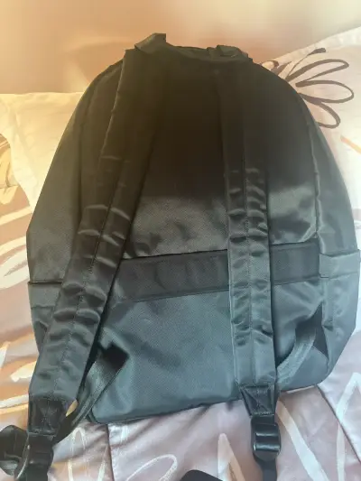 Mochila negra Mickey Mouse. Nueva - miniatura 2