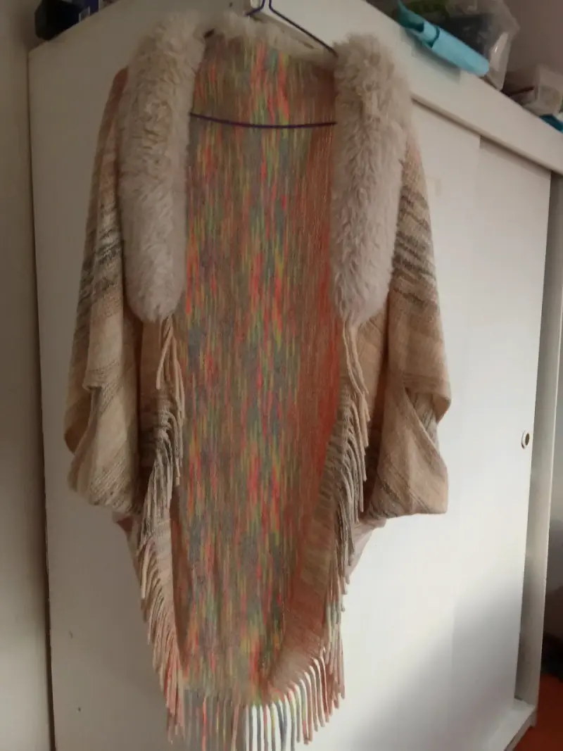 Poncho multicolor con flecos - 2