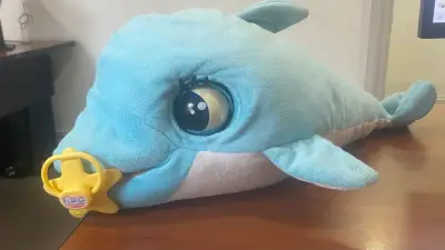 Tiburón de peluche con chupete - miniatura 3
