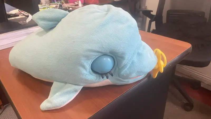 Tiburón de peluche con chupete - 4
