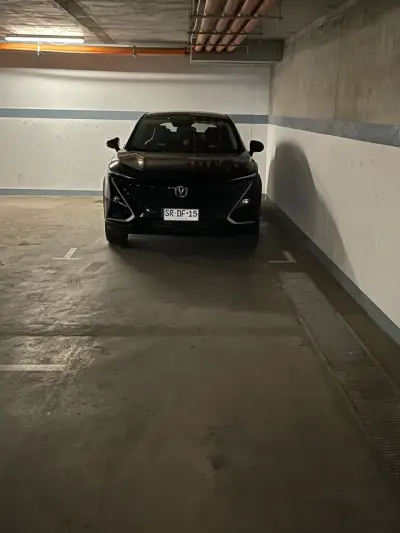 Auto negro moderno - miniatura 1