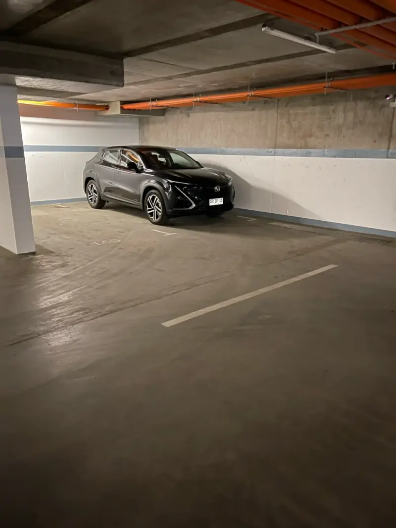 Auto negro moderno - 2