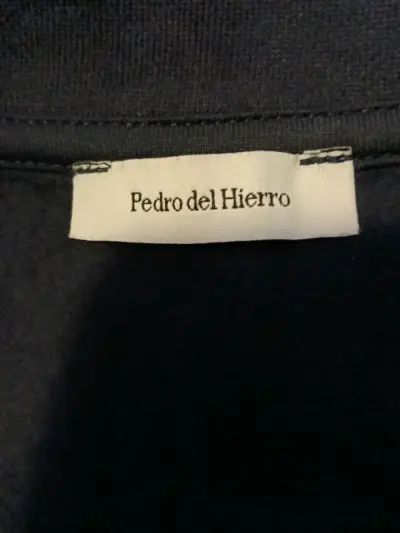 Suéter negro con cierre - miniatura 2