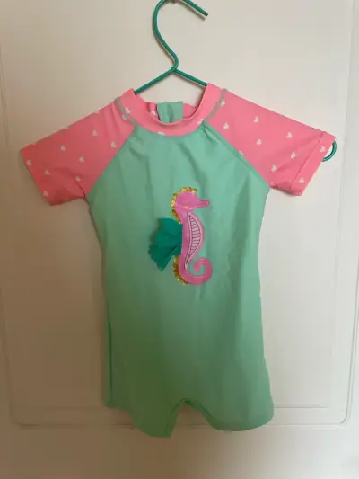 Traje de baño infantil verde y rosado - miniatura 1