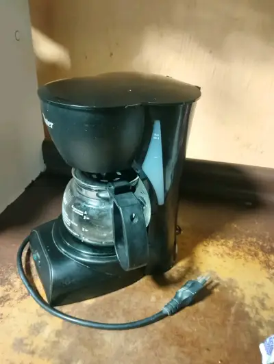 Cafetera eléctrica negra - miniatura 1