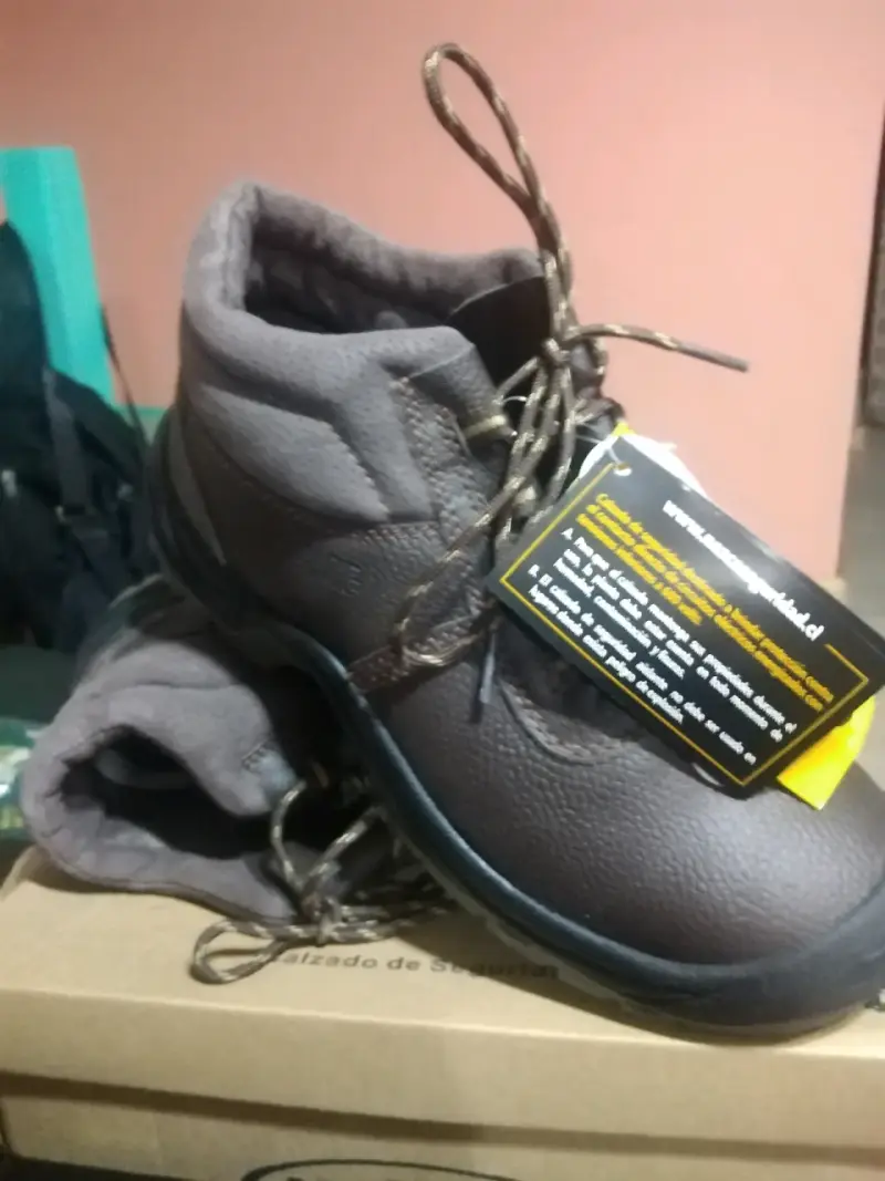 Zapatos negros nuevos con etiqueta - 2