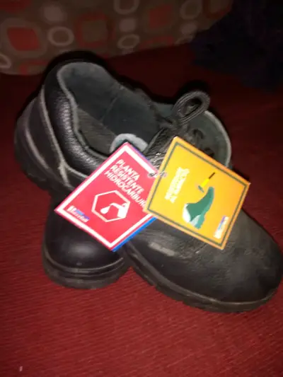 Zapatos negros nuevos con etiqueta - miniatura 3