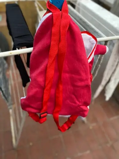 Mochila roja duendes mágicos - miniatura 3