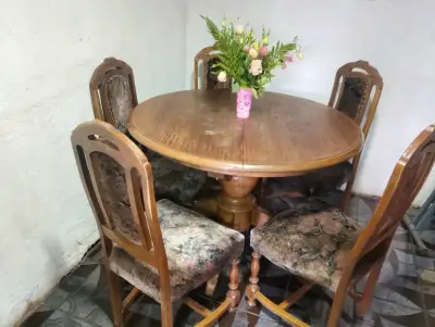 Mesa redonda con 6 sillas - miniatura 1