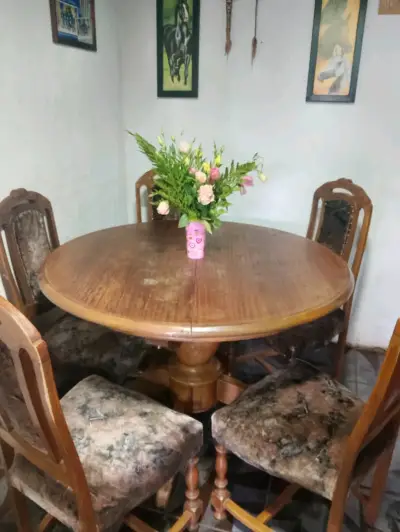 Mesa redonda con 6 sillas - miniatura 3