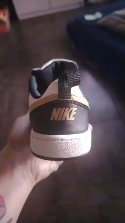 Zapatilla deportiva niño blanca y dorada - miniatura 2
