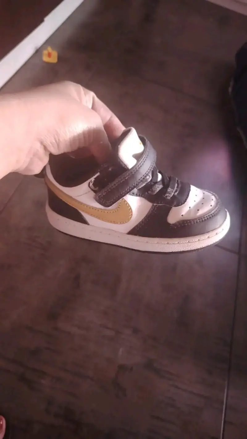 Zapatilla deportiva niño blanca y dorada - 4