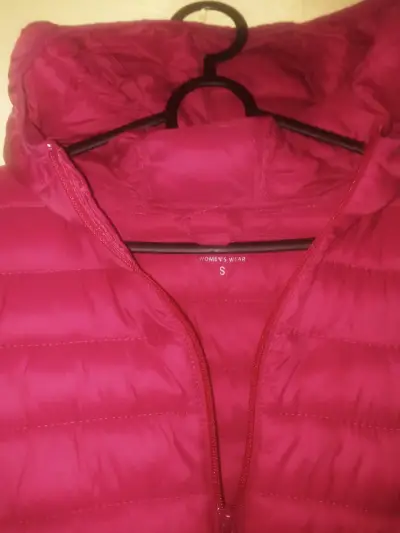 Chaqueta acolchada roja - miniatura 3
