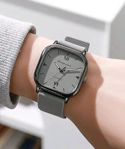 Reloj de pulsera moderno - miniatura 1