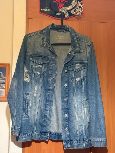 Chaqueta de mezclilla azul desgastada - miniatura 1