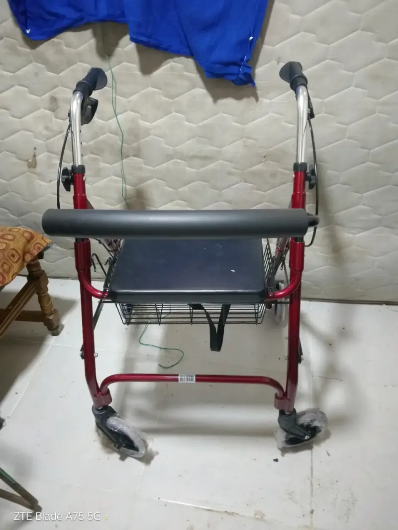 Silla de ruedas plegable gris - 2